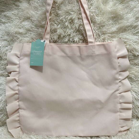 Bath and Body Works Pink Ruffel Bag - Picture 1 of 3